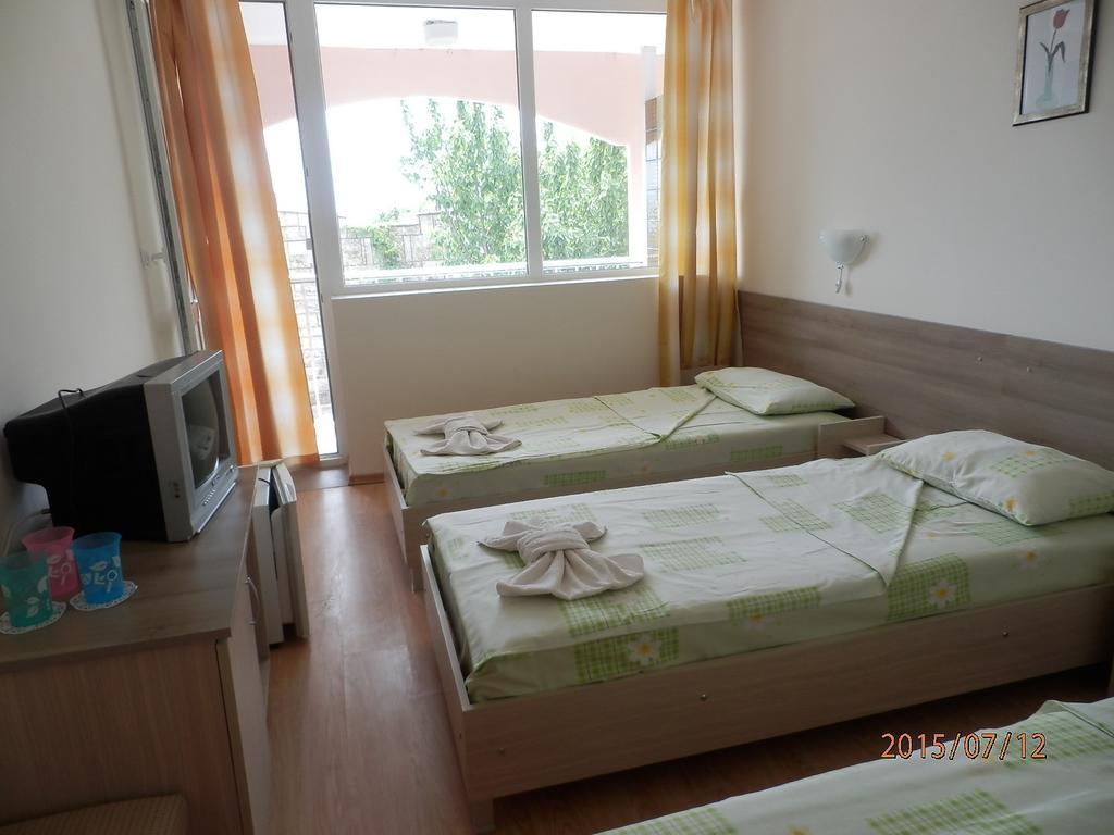 Olimpia Supersnab Hotel Balchik Quarto foto