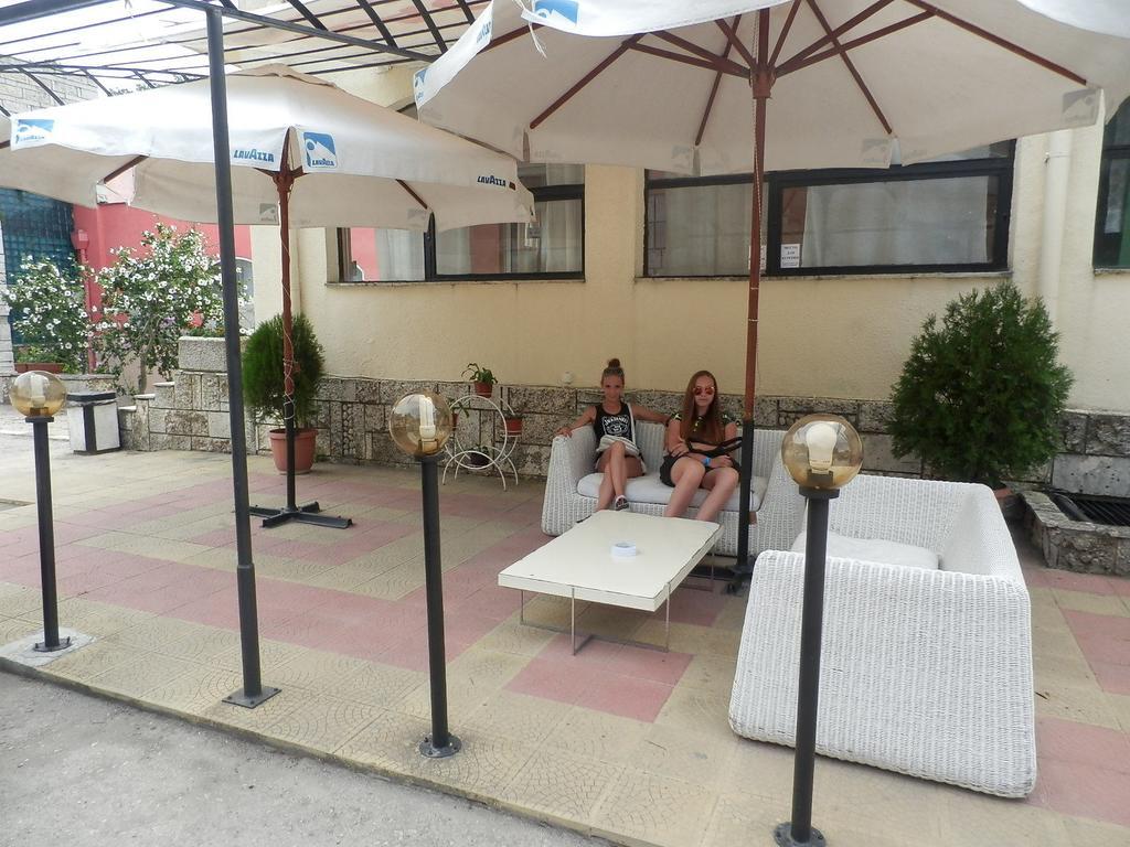 Olimpia Supersnab Hotel Balchik Exterior foto
